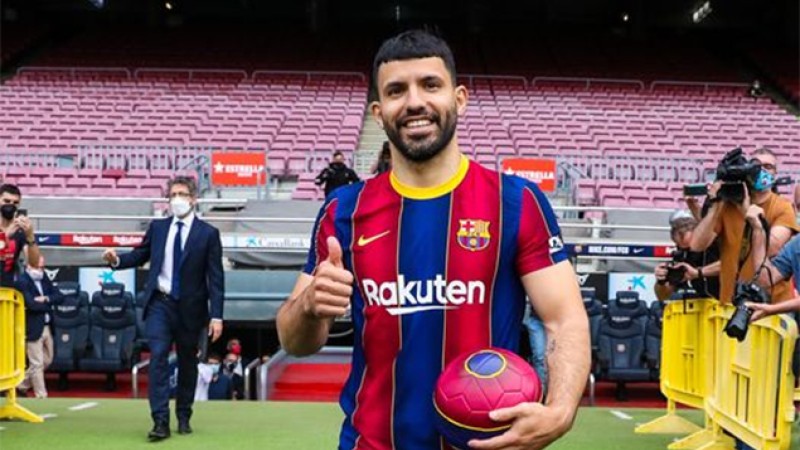 نادي برشلونة الإسباني يتعاقد مع المهاجم الأرجنتيني سيرجيو أغويرو إلى غاية 2023
