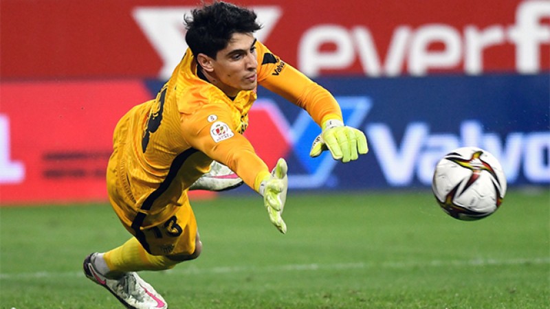 ذهاب نصف نهائي كأس اسبانيا, إشبيلية يتفوق على برشلونة بثنائية نظيفة ويضع قدما في النهائي