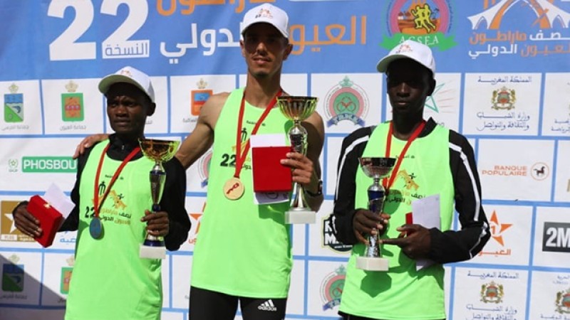 العداء المغربي لبيباط محمد والكينية جبكوجي باسكاليا يفوزان بنصف ماراطون العيون الدولي في دورته الـ 22