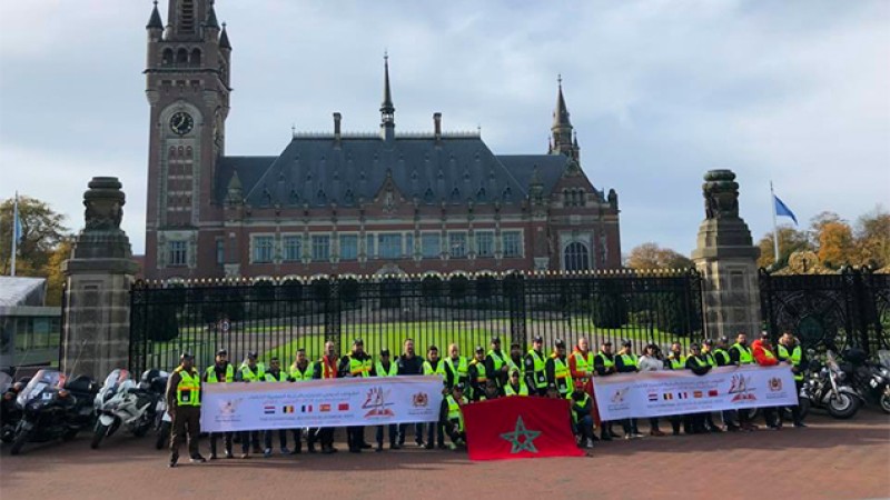 Arrivée à La Haye des motards participant à la 6-ème édition du Tour international de solidarité des motos de la Marche verte