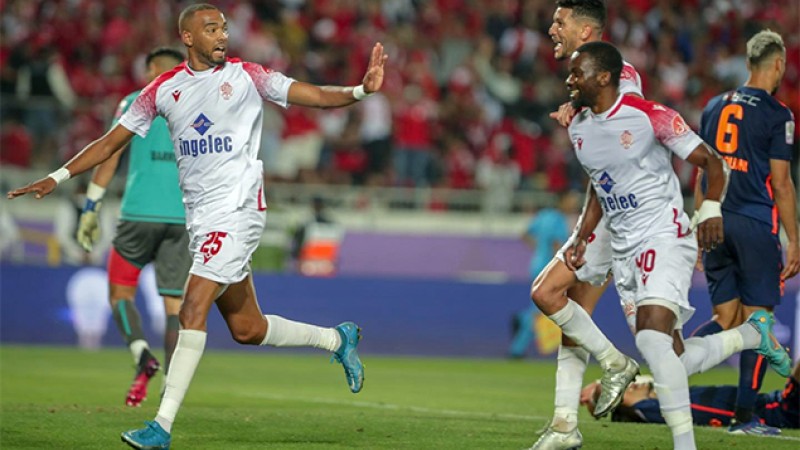 فريق الوداد الرياضي يفوز على ضيفه الدفاع الحسني الجديدي 2-1