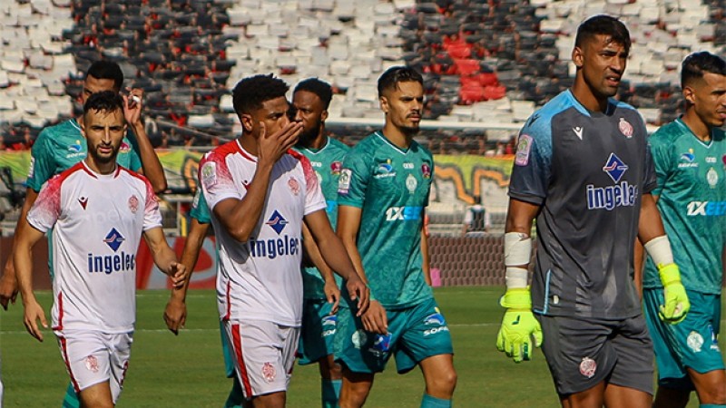 الوداد الرياضي يعتلي الصدارة يفوزه على الرجاء الرياضي (2-1)