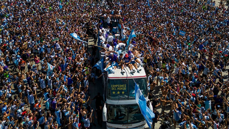Des millions d'Argentins descendent dans les rues de Buenos Aires pour célébrer les champions du monde