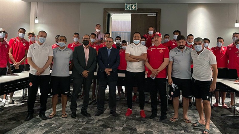 رحلة فريق الوداد الرياضي إلى جوهانسبورغ دليل آخر على إشعاع الكرة المغربية في إفريقيا (السيد العمراني)