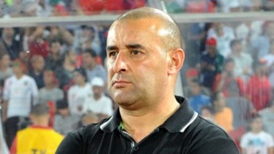 Abdelhak Benchikha s’engage avec le MCO pour une année renouvelable
