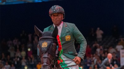 Morocco Royal Tour de saut d'obstacles (étape d'El Jadida).. Le cavalier marocain Abdelkebir Ouaddar remporte le Grand Prix SM le Roi Mohammed VI