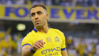 نادي النصر يقرر فسخ عقد لاعبه المغربي عبد الرزاق حمد الله