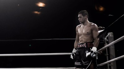 Le pugiliste marocain Ahmed El Moussaoui affronte à Paris le boxeur mexicain Carlos Molina