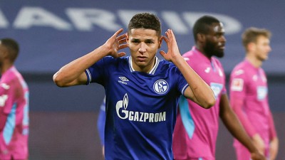 الدولي المغربي أمين حارث يقود فريقه شالكه لتحقيق أول انتصار له منذ أوائل 2020