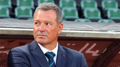 فريق المغرب التطواني يقيل مدربه أنخيل فياديرو