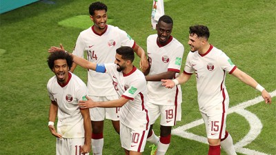 Le Qatar remporte sa deuxième victoire et se qualifie pour les quarts de finale (2-1) .. 'Coupe arabe des nations (Groupe A)'