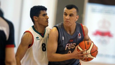 Coupe du Trône de basketball (demi-finale): le FUS Rabat se qualifie en finale aux dépens de l’AS FAR (81-67)