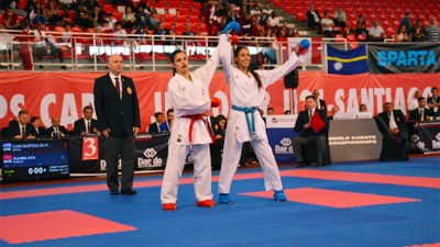 La Marocaine Ouhra médaillé d'or aux mondiaux de Karaté des jeunes au Chili