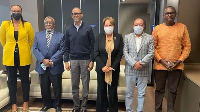 Le président Kagame reçoit la Marocaine Bouchra Hajij, présidente de la CAVB
