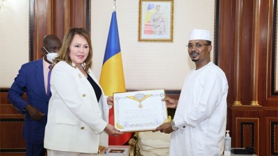 La Marocaine Bouchra Hajij, présidente de la CAVB, élevée au rang d'officier de l’Ordre National du Tchad