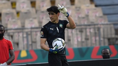 الدولي المغربي ياسين بونو ضمن اهتمامات مانشستر يونايتد ( صحيفة بريطانية)