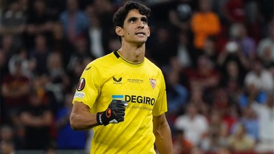 بونو كأفضل لاعب في نهائي الدوري الأوروبي.. "أعيش لحظات لا تنسى مع المغرب وإشبيلية"
