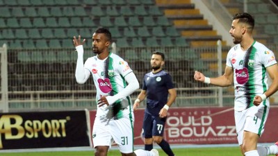 Victoire du Youssoufia de Berrechid à domicile face au Mouloudia d'Oujda (1-0)