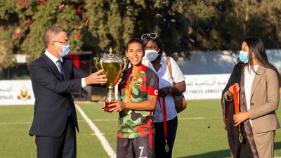 فريق الجيش الملكي لكرة القدم النسوية يتسلم درع البطولة الوطنية الاحترافية لموسم 2020-2021