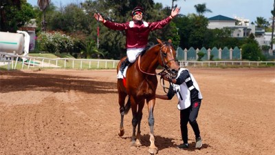 الفرس " أطلس" يفوز بالجائزة الكبرى لجلاله المغفور له الملك محمد الخامس لسباق الخيل برسم سنة 2019