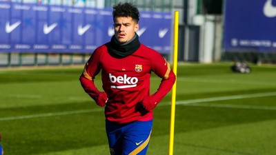 نادي برشلونة يعلن غياب لاعبه البرازيلي كوتينيو عن الملاعب ثلاثة أشهر على الأقل