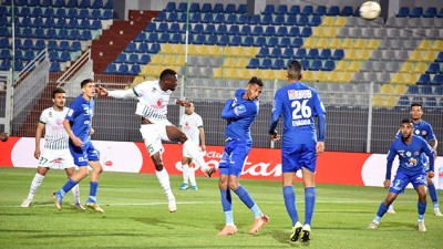 فريق الدفاع الحسني الجديدي يتعادل بميدانه مع الرجاء الرياضي (0-0) 'البطولة الوطنية الإحترافية "إنوي" (الدورة الثامنة)'