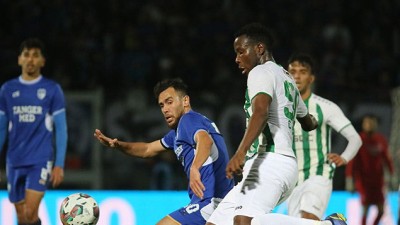 فريق الدفاع الحسني الجديدي يتفوق على ضيفه اتحاد طنجة (2-1)