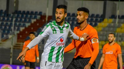 فريق الدفاع الحسني الجديدي يتعادل بميدانه مع فريق نهضة بركان 1-1
