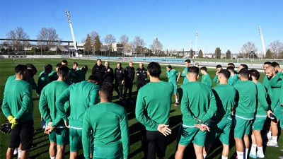 أول حصة تدريبية للمنتخب الوطني بإسبانيا