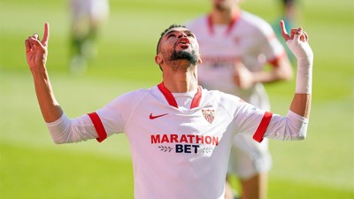 المغربي يوسف النصيري مهاجم فريق إشبيلية يسجل هاتريك أمام ريال سوسيداد (3-2)