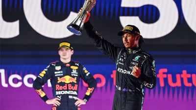 Grand Prix d'Arabie saoudite de F1.. Hamilton remporte la course et rejoint Verstappen en tête du championnat