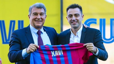 نادي برشلونة يقدم مدربه الجديد تشافي في ملعب "كامب نو"