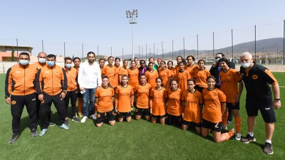 وفد من الاتحاد الدولي لكرة القدم يزور مركز التكوين التابع لفريق النهضة الرياضية البركانية