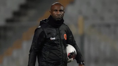 كأس الكونفدرالية الإفريقية لكرة القدم.. فريق نهضة بركان تأهل لنصف النهائي لكن ما زال ينتظرنا عمل كبير في هذه المنافسة (فلورون إيبينغي)