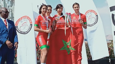 البطولة الإفريقية لسباق الدراجات على الطريق (ضد الساعة فرق) .. المنتخب المغربي للشابات يحرز الميدالية الفضية