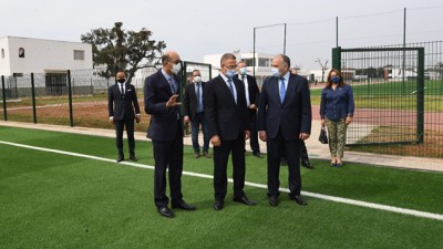 Mise à niveau de la pelouse de deux terrains de football de l'académie de l'AS FAR à Maâmora