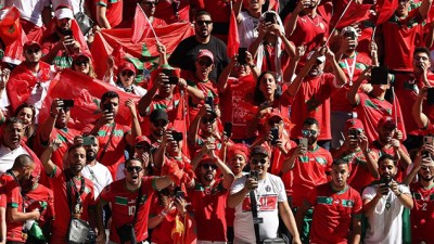 Mondial.. Les supporters marocains lancent une initiative de nettoyage du stade "Al-Bayt" après le match contre la Croatie