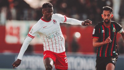 فريق الفتح الرياضي يفوز على ضيفه الجيش الملكي (2-1)