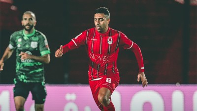 فريق الفتح الرياضي يتعادل في ميدانه مع الدفاع الحسني الجديدي (2-2)