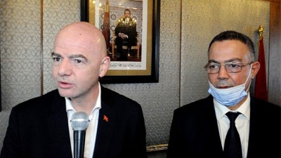 رئيس (فيفا) ينوه بالتزام جلالة الملك لفائدة تطوير كرة القدم الوطنية