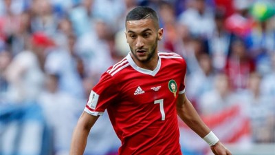 اللاعب الدولي المغربي ونجم نادي تشيلسي الإنجليزي حكيم زياش يعلن اعتزال اللعب دوليا