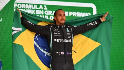 F1.. Hamilton remporte le GP de Brésil et réduit l'écart avec Verstappen