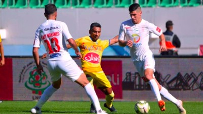 حسنية أكادير يتعادل بميدانه مع نهضة الزمامرة (1-1)