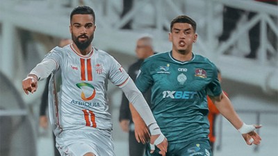 فريق حسنية أكادير يتغلب على ضيفه الرجاء الرياضي (2-1)