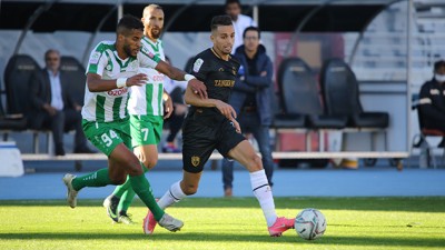 فريق اتحاد طنجة يتفوق على ضيفه الدفاع الحسني الجديدي 4-2