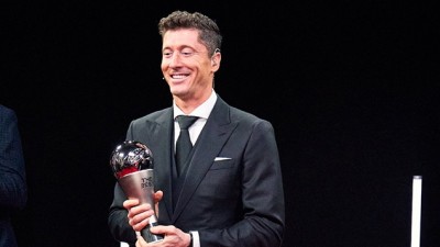 جوائز فيفا.. البولندي روبرت ليفاندوفسكي أفضل لاعب لعام 2021