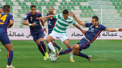 مولودية وجدة يتعادل مع ضيفه الدفاع الحسني الجديدي 1-1