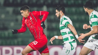 فريق الفتح الرياضي يفوز خارج ميدانه على مولودية وجدة (2-1)
