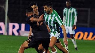 فريق مولودية وجدة يتعادل بميدانه مع فريق أولمبيك خريبكة 0-0