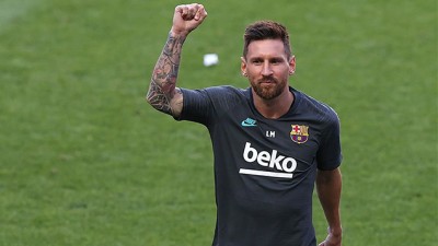 ميسي يؤكد بقاءه في برشلونة الموسم المقبل